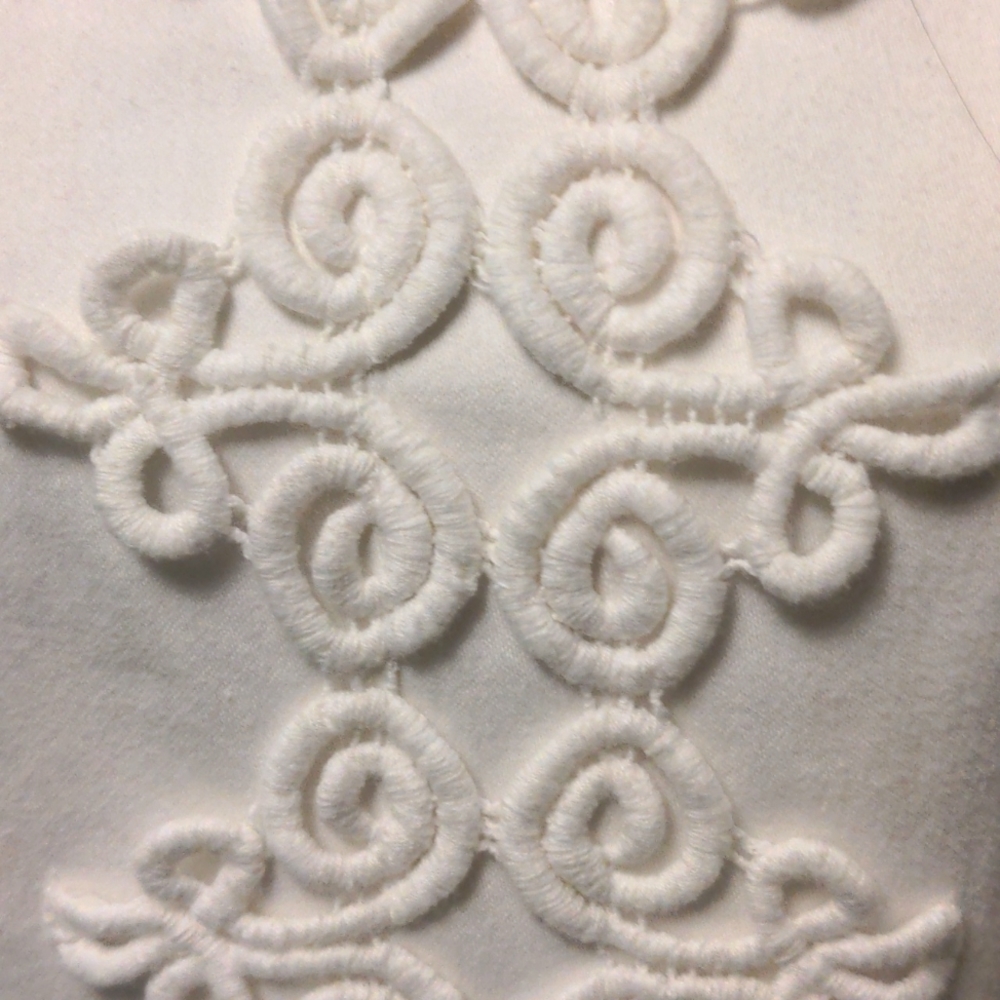 Lilly Pulitzer White Embroidered Sleeveless Shell - Picture 3 of 8